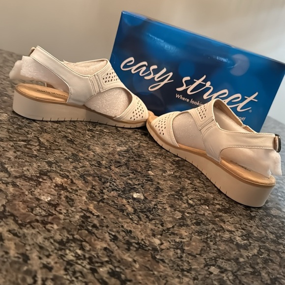 Easy street white Alba Flex ankle strap sandal NIB 9W - Picture 7 of 11